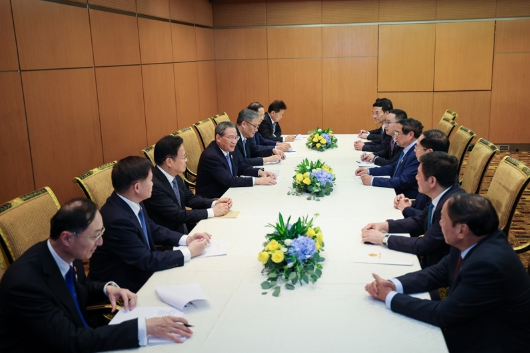 李强会见越南总理范明政