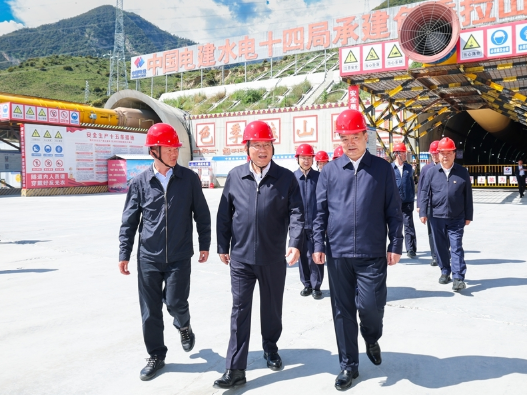 李强在西藏调研时强调:高质量实施国家重大工程项目 推动经济社会发展 增进各族人民福祉1 李强在西藏调研时强调:高质量实施国家重大工程项目 推动经济社会发展 增进各族人民福祉1